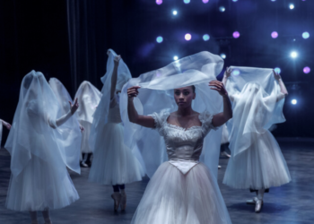 ‘Étoile’: Dancing Through Life with Broken Toes and Broken Egos