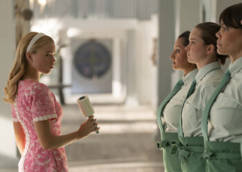 Caroline Duncan On High-Voltage Pinks and Culty Pastels in the Costume Design of ‘Sirens’