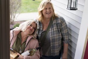 somebody somewhere season 3 scene between Trish and Sam, played by Mary Catherine Garrison and Bridget Everett