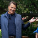 Ted McGinley On Derek and Liz’s Marriage Hitting a Speedbump in ‘Shrinking’