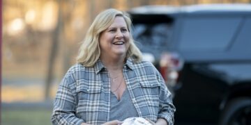 bridget everett on set of somebody somewhere