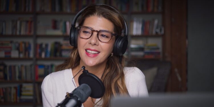 marisa tomei as judy in you're dating a narcissist is in front of a radio mic