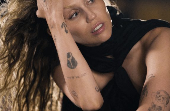 Miley Cyrus to Receive Outstanding Artistic Achievement Awards at Palm Springs International Film Awards