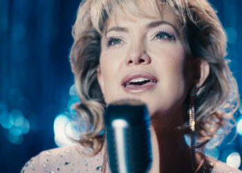 kate hudson song sung blue