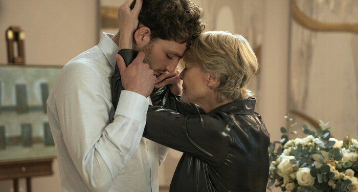 the girlfriend series laurie davidson and robin wright