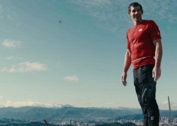 skyscraper live alex honnold on top of the building