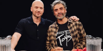 sean evans and oscar isaac on set of hot ones youtube series